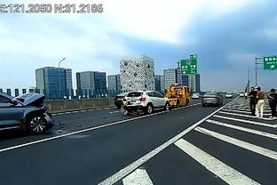 助攻？爵士空中二人转：乔治空接单手砸板 塞克斯顿跟进双手扣